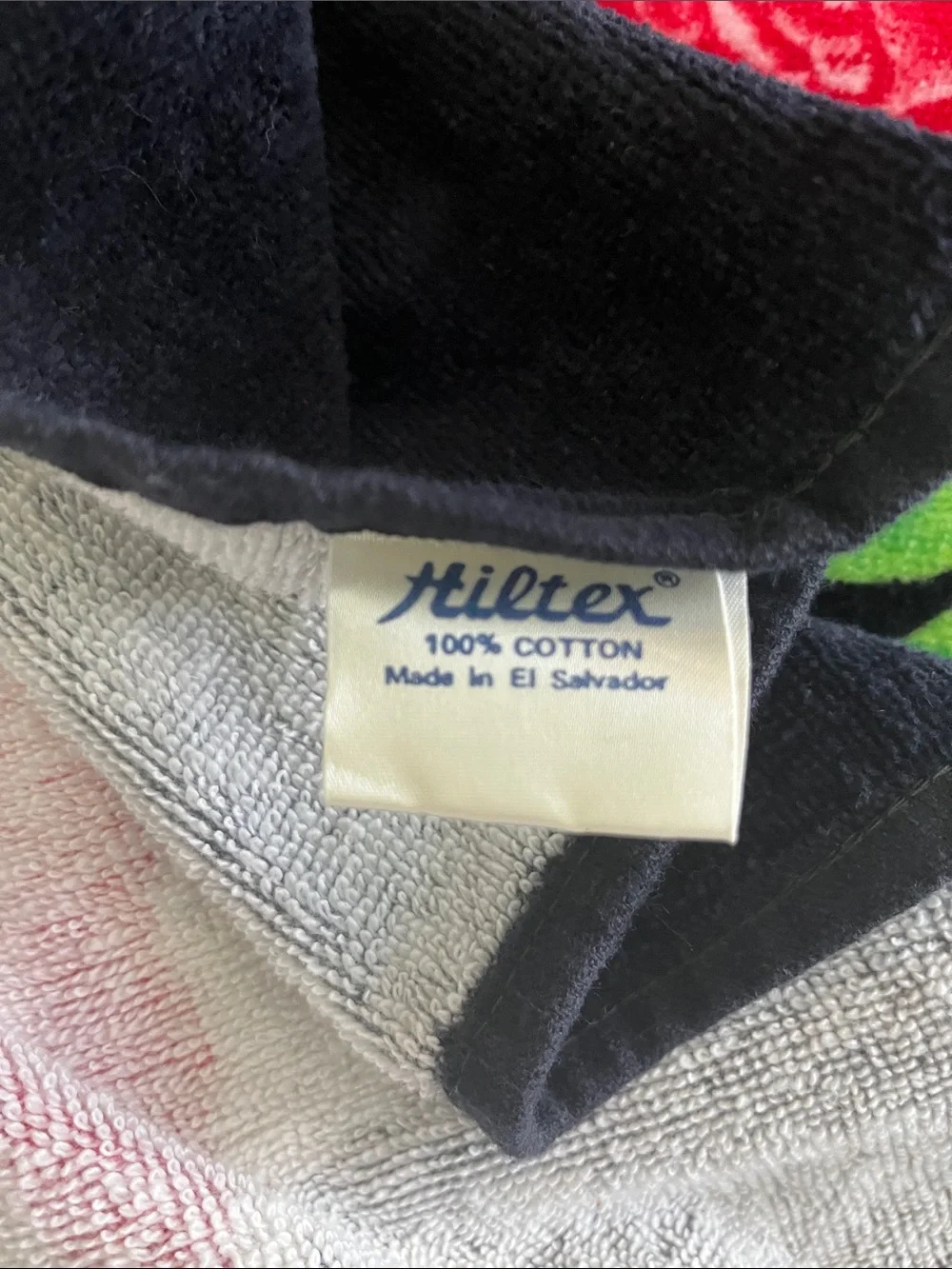 Vintage 80’s Hiltex red roses piano keys sheet music bath beach towel cotton